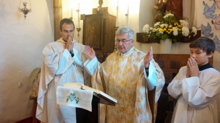 Bývalý správca farnosti vdp. Michal Lipták pri odpustovej slávnosti sv. Alžbety v Prosieku, 15.11.2015.